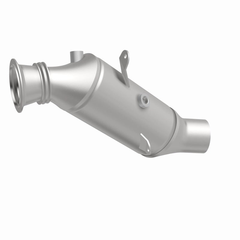 MagnaFlow Direct Fit Catalytic Converter 2015 BMW 640i/740i Underbody