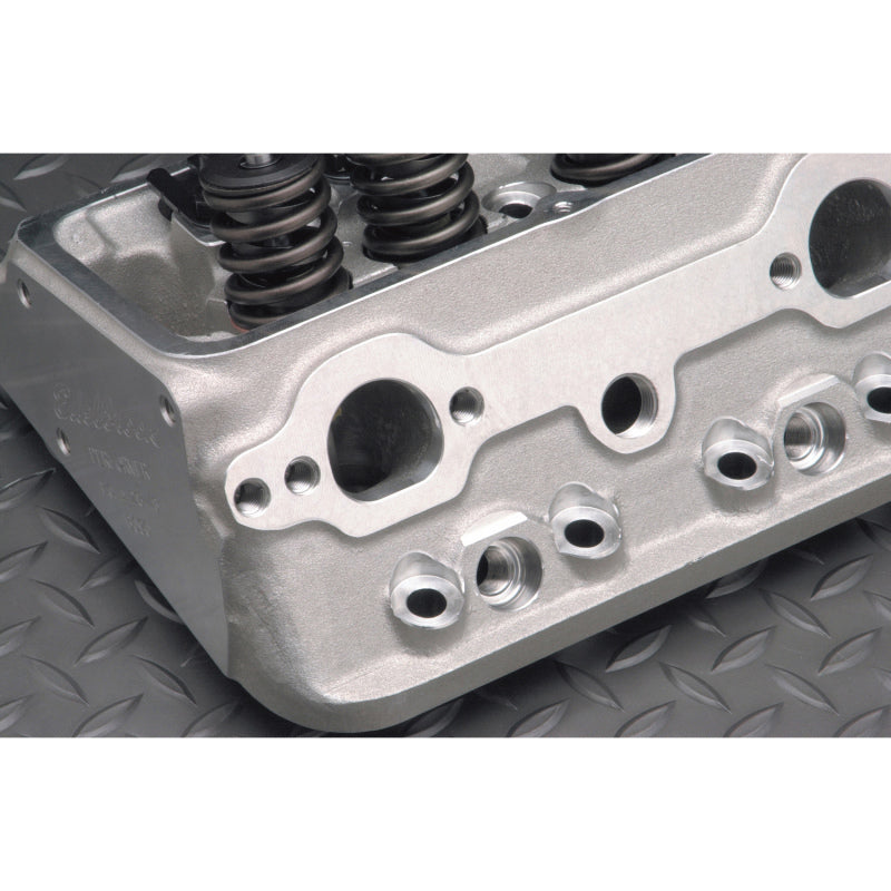 Edelbrock Single Perf SBC 70cc Head Comp
