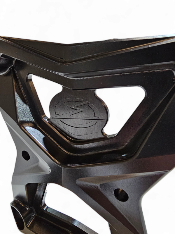 Elektric Off Road Elektric Offroad 2020-2024 Polaris Rzr Pro Xp Radius Rod Plate With Tow Hook Anodized Black