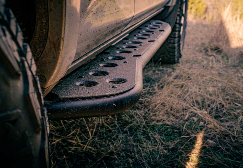 Cali Raised LED Cali Raised 05-23 Toyota Tacoma Step Ed Rock Sliders - Access Cab Wi No Kick Out/Yes PwdrCoat /Bed