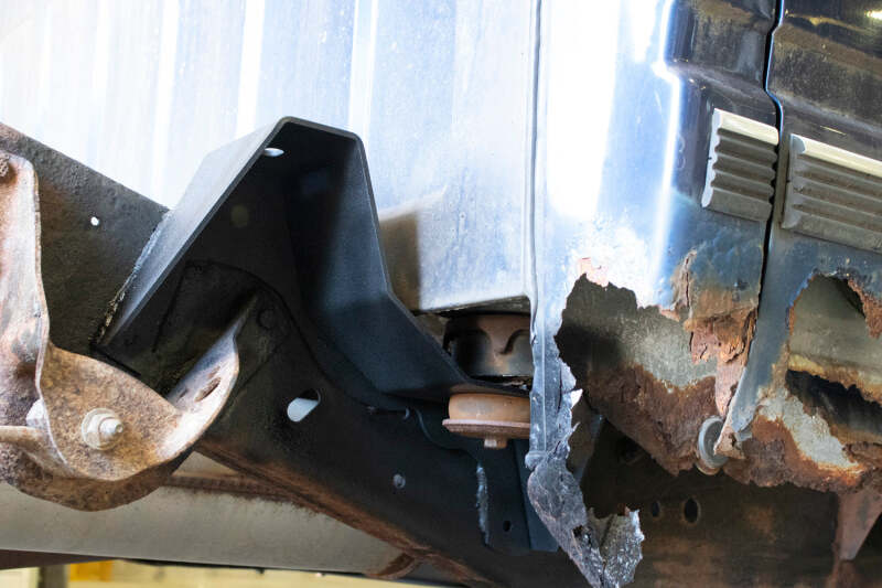RustBuster Rust Buster 1988-1998 Chevrolet & GMC C/K 1500 & 2500 Bed and Cab Mount Brackets - Left