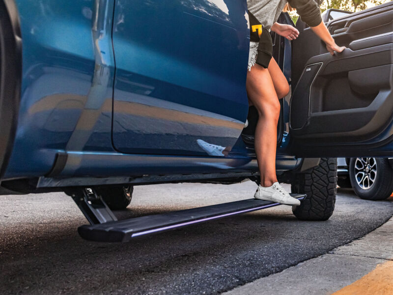 AMP Research 21-26 Chevrolet Suburban PowerStep Vision