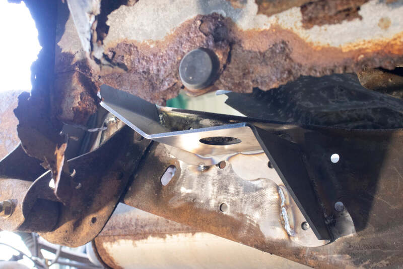 RustBuster Rust Buster 1988-1998 Chevrolet & GMC C/K 1500 & 2500 Bed and Cab Mount Brackets - Left