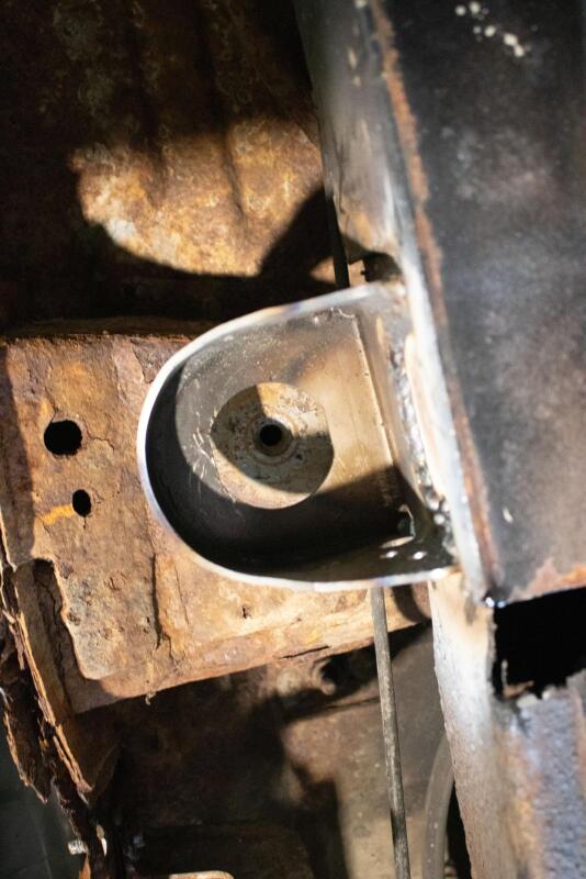 RustBuster Rust Buster Avalanche/Suburban/Yukon Center Body Frame Mount