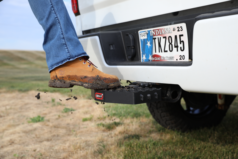 GEN-Y Hitch Gen-Y 2.5in Shank 500lb Capacity Serrated Hitch Step