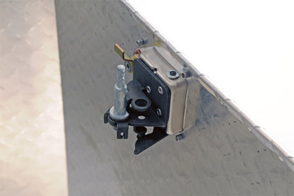 Dee Zee Universal Tool Box - Specialty Large Triangle BT Alum
