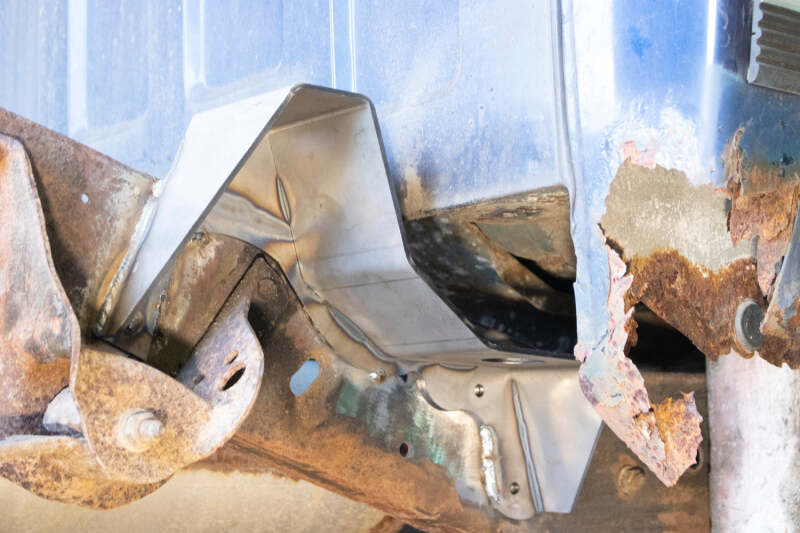 RustBuster Rust Buster 1988-1998 Chevrolet & GMC C/K 1500 & 2500 Bed and Cab Mount Brackets - Left
