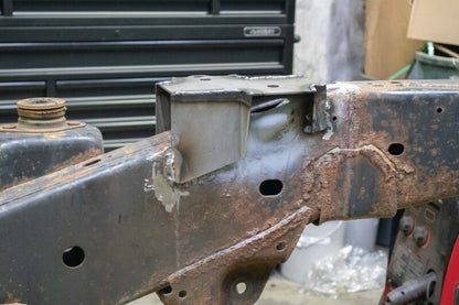 Rustbuster Front Bed Mount Right Side