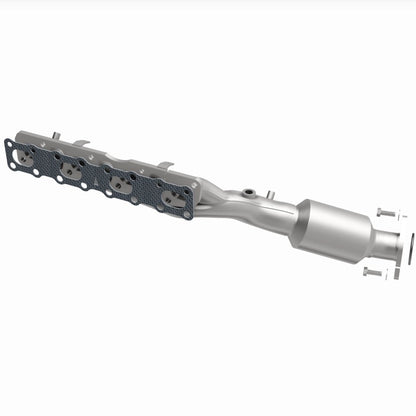 MagnaFlow Direct-Fit SS Catalytic Converter 04-06 Nissan Titan 5.6L V8 (California)