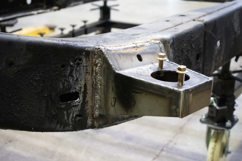 RustBuster 05-15 Toyota Tacoma Access Cab Crew Cab Front Body Mount Right
