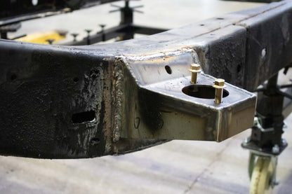 RustBuster 05-15 Toyota Tacoma Access Cab Crew Cab Front Body Mount Right