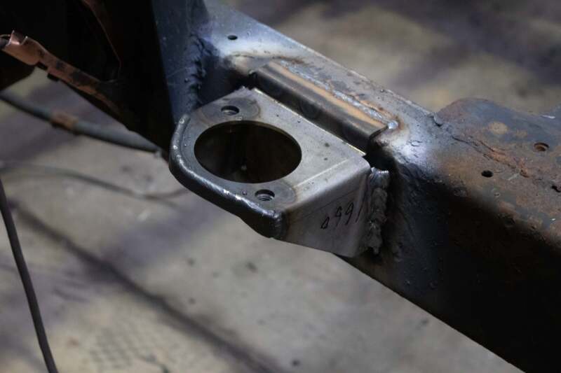 RustBuster Rust Buster 88-95 Toyota Pickups Middle Body Mount- (Left)