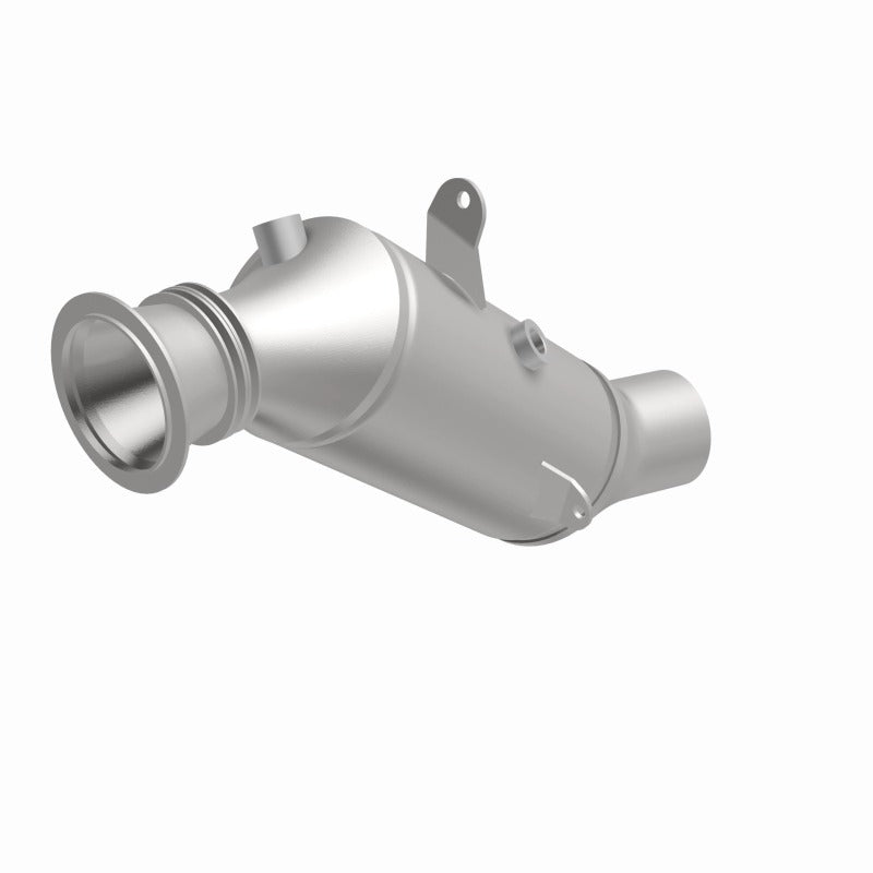 MagnaFlow Direct Fit Catalytic Converter 2015 BMW 640i/740i Underbody