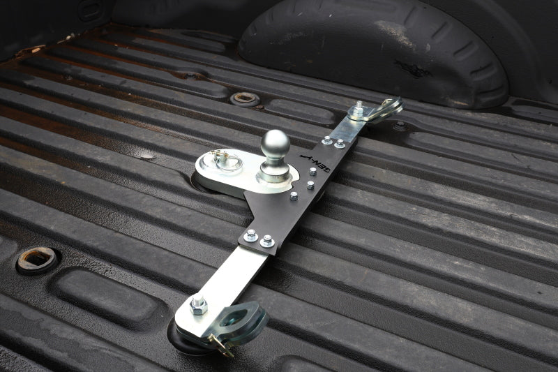 GEN-Y Hitch Gen-Y 20-24 GM Short/Long Bed GoosePuck II 5in Offset Ball Puck Mount 25K TW w/Safety Chain Anchors
