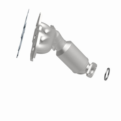 MagnaFlow Direct Fit Catalytic Converter 14-15 Toyota Highlander 3.5L Manifold