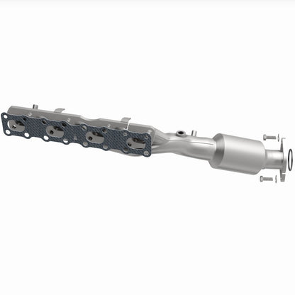 MagnaFlow Direct-Fit SS Catalytic Converter 04-06 Nissan Titan 5.6L V8 (California)