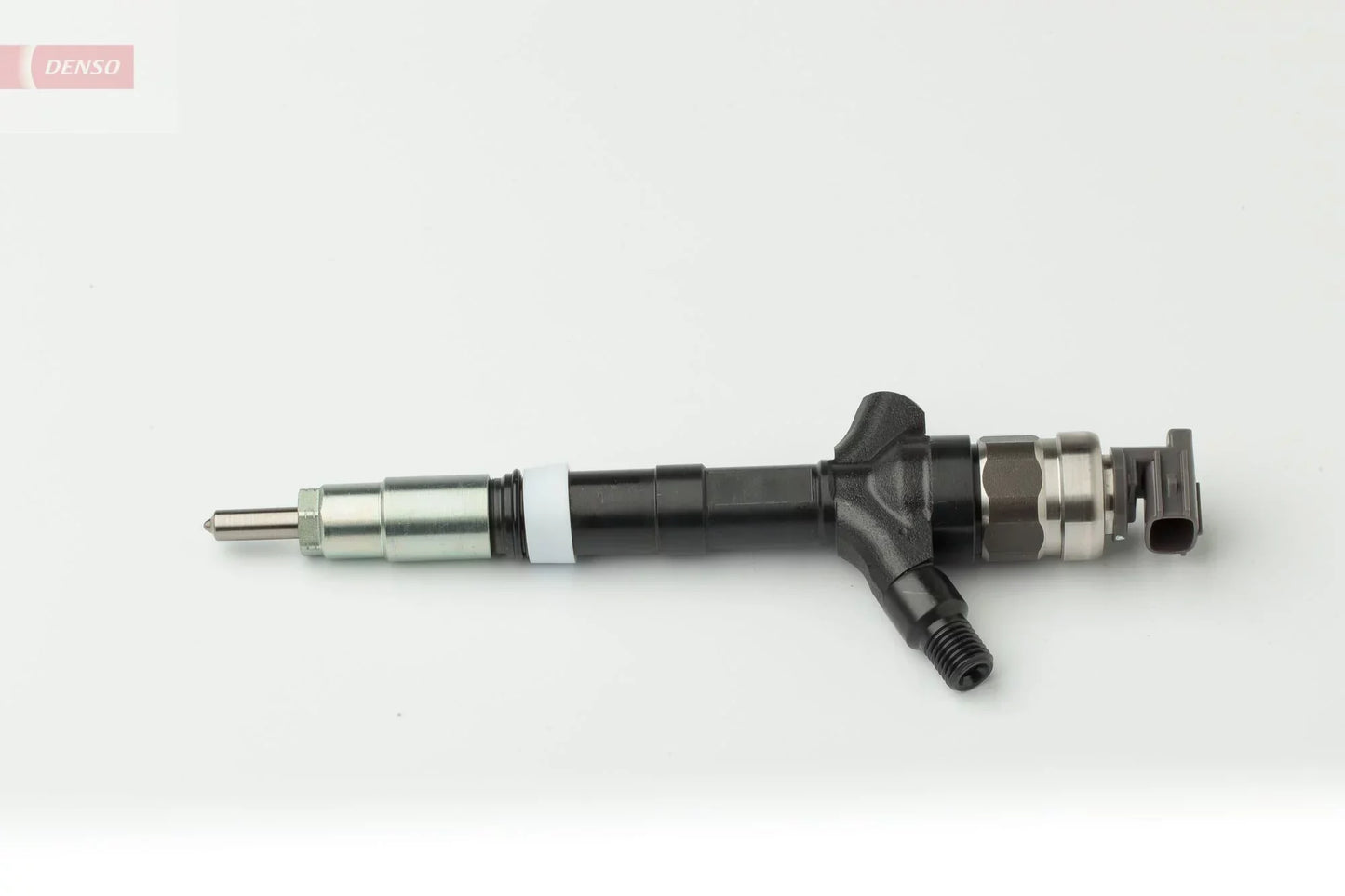 DENSO DCRI106200 Injector Nozzle for Toyota Avensis