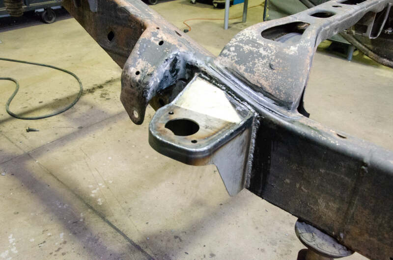 RustBuster Rust Buster 14-18 Chevy Silverado 1500 Rear Cab Mount - Right