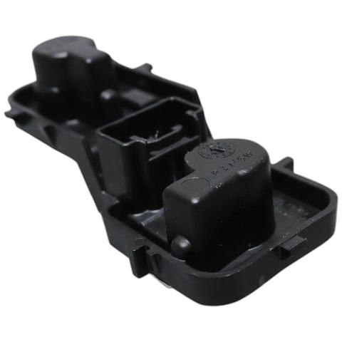 downloaded_images\genuine-ford-1703295-c-max-rear-ns-inner-light-bulb-holder-2015-1-15s2aeeoGbheaJ_ctHeCHcrDBT5jnixhX.jpg