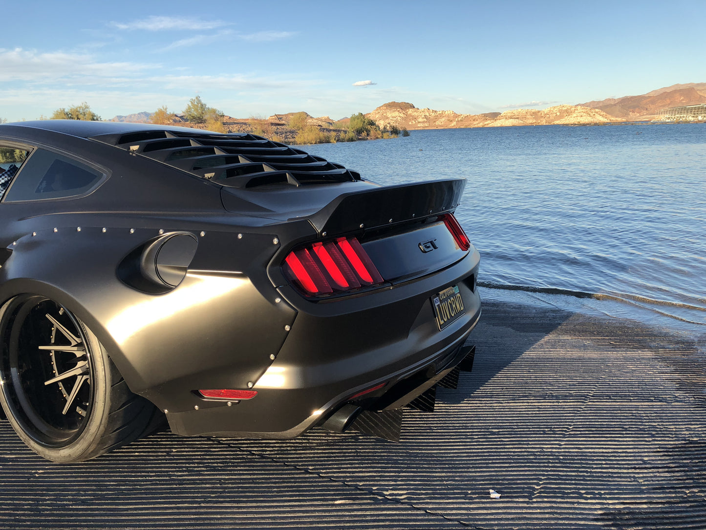 Clinched Ford Mustang S550 Ducktail Spoiler