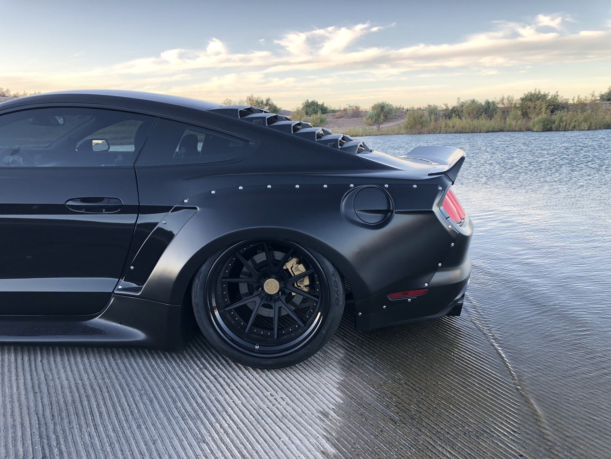 Clinched Ford Mustang S550 Ducktail Spoiler